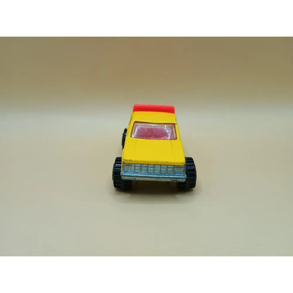 Vintage 1982 Hot Wheels Chevy S10 Baywatch Diecast Lifeguard Rescue Truck 1:64th